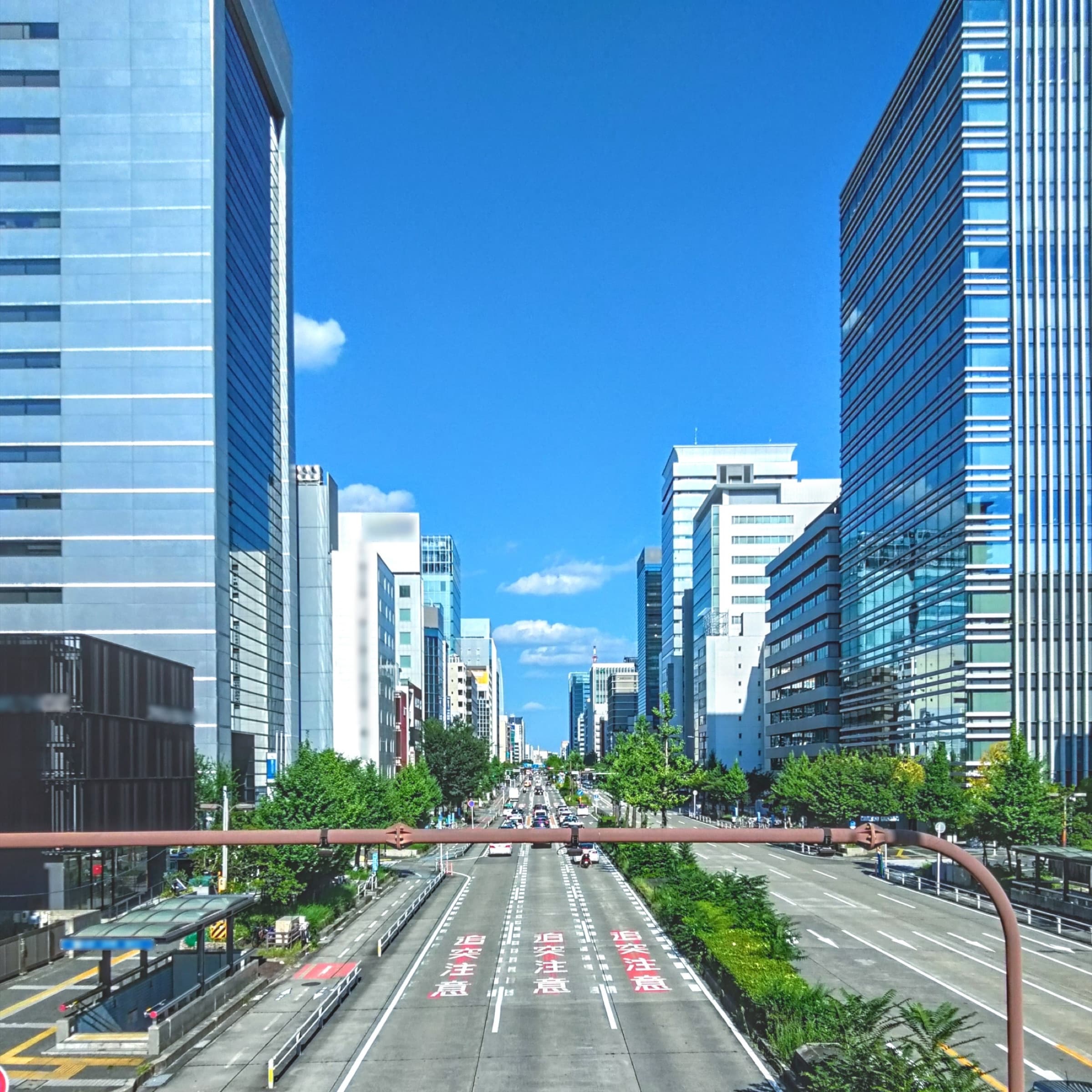 丸の内エリアをイメージした都市の街並み