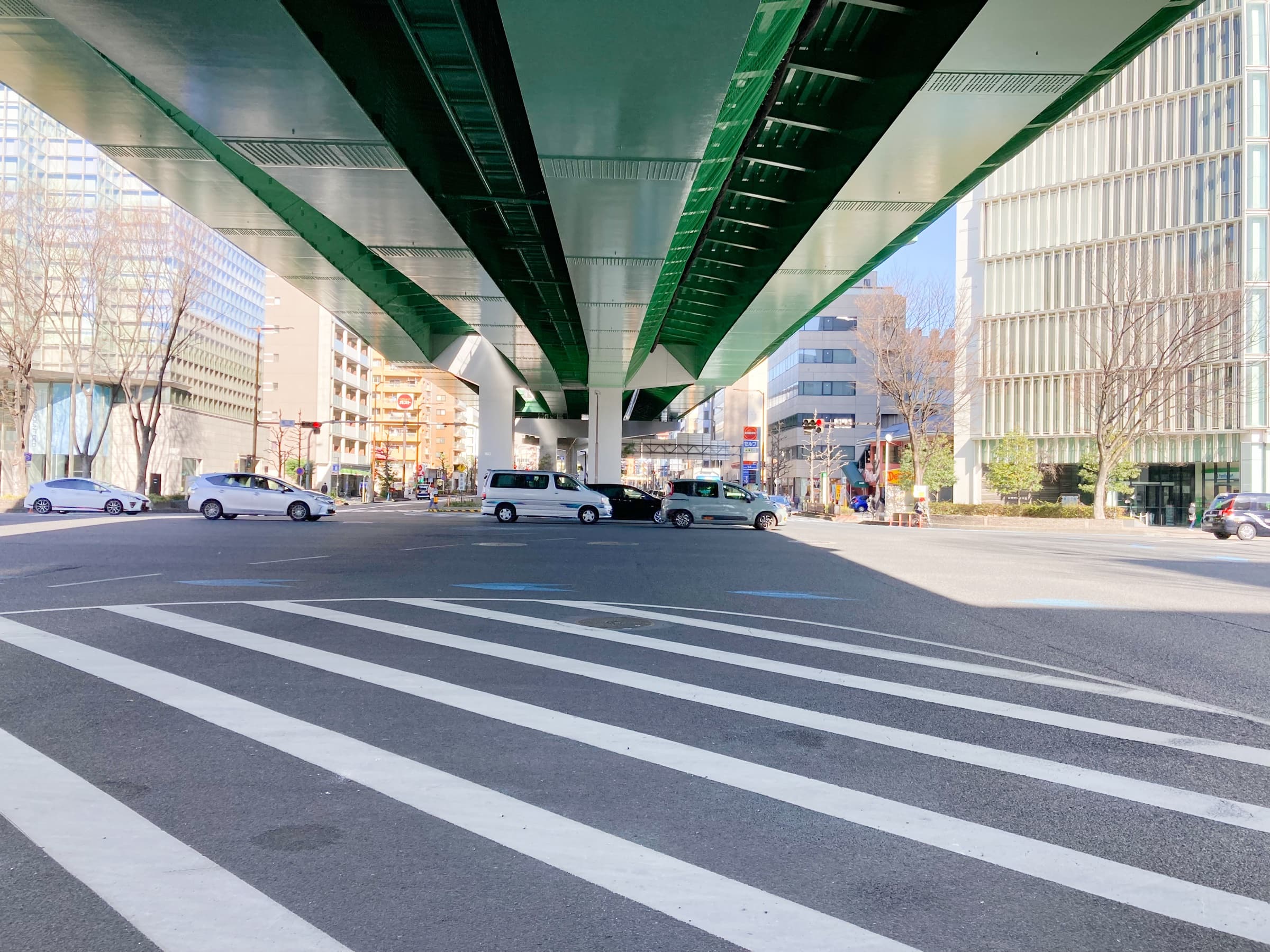 高岳駅周辺の都市的な街並み